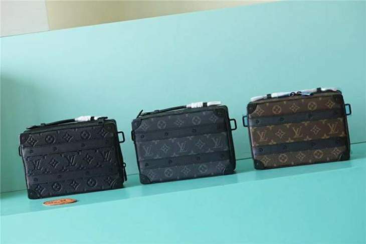 Picture of Louis Vuitton Mens Bags _SKUfw136585996fw